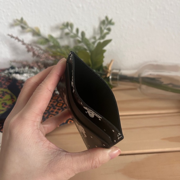 NWT🎀Tory Burch Emerson Printed Slim Card Case/Holder Black Tossed Bow Silver - Picture 5 of 6